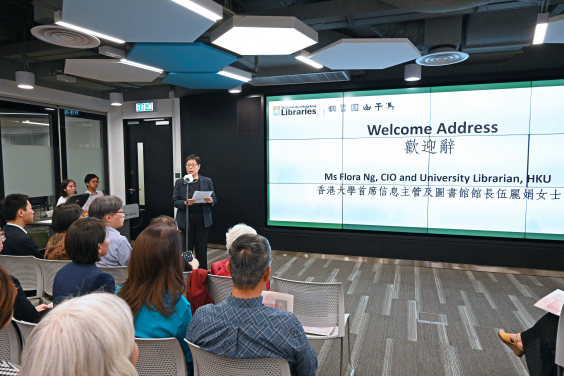 儀式由港大首席信息主管及圖書館館長伍麗娟女士、港大教研發展基金永遠榮譽主席及醫學院榮休教授楊紫芝教授和簡氏家族代表簡麗中博士主禮。